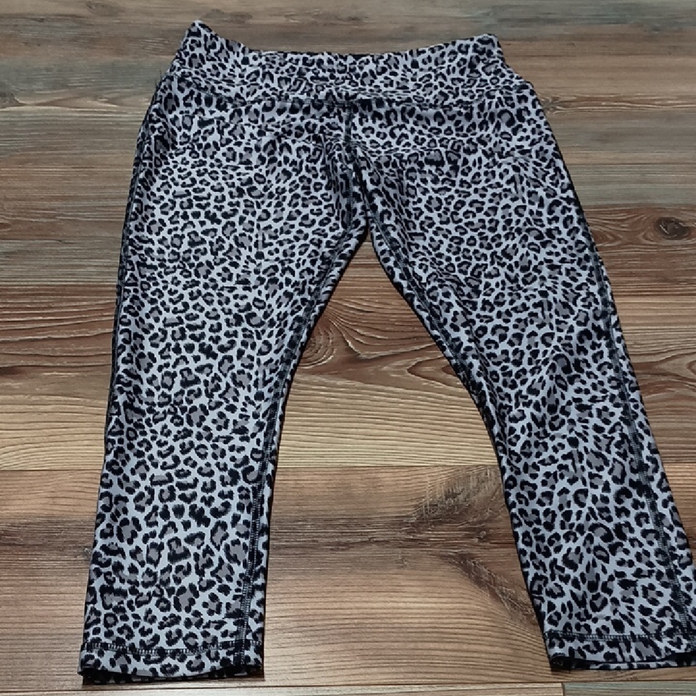 VOGO Athletica Black and White Leggings Sleek Stretchy Fit